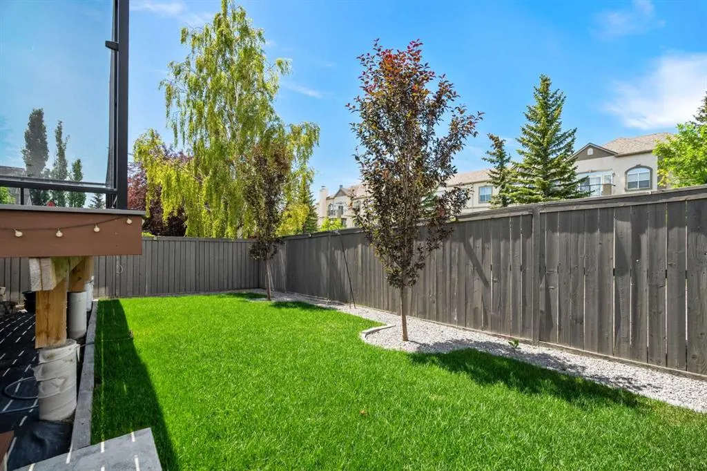207 Arbour Butte Road NW