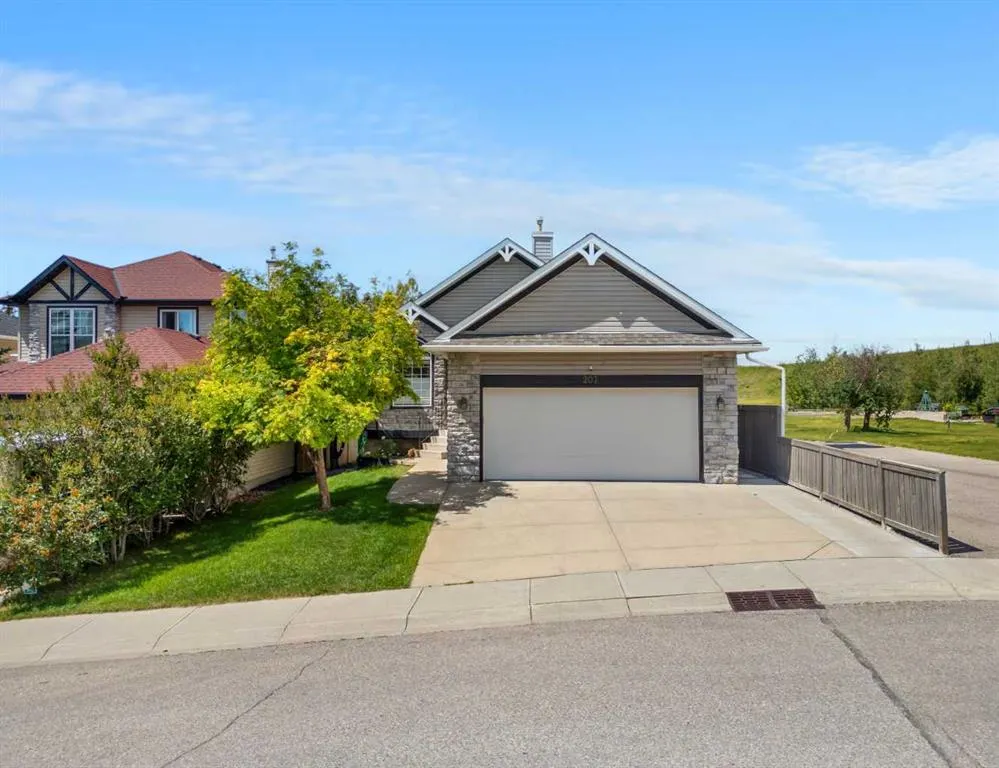 207 Arbour Butte Road NW