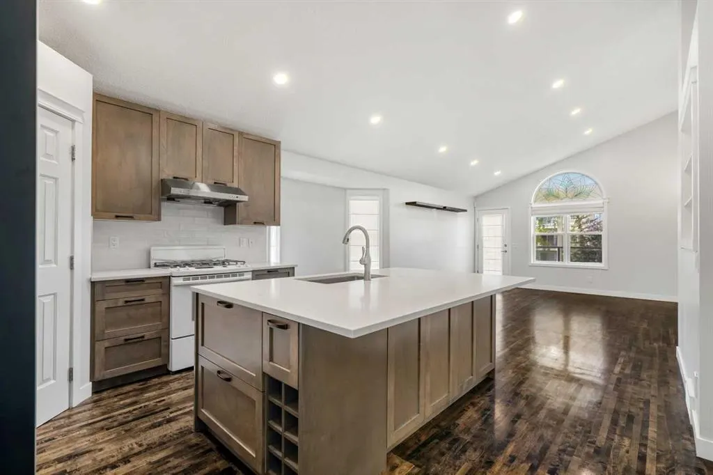 207 Arbour Butte Road NW