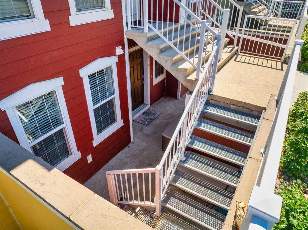 416 Mckenzie Towne Close SE