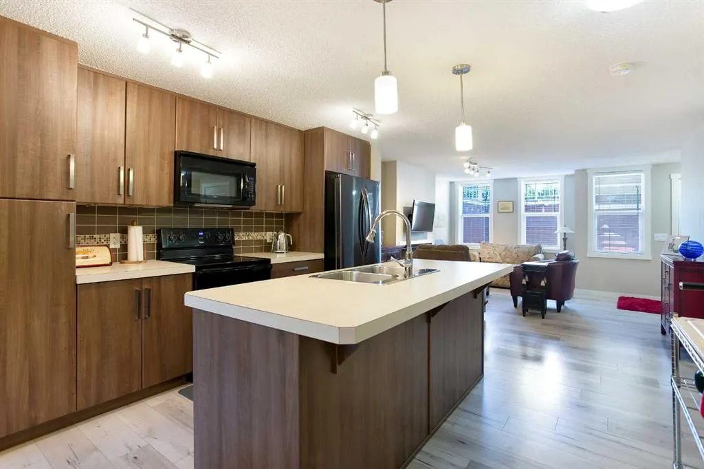 416 Mckenzie Towne Close SE