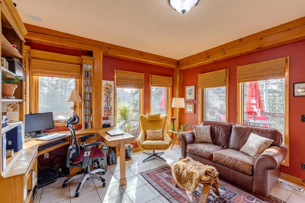 352246 242 Avenue W, #100