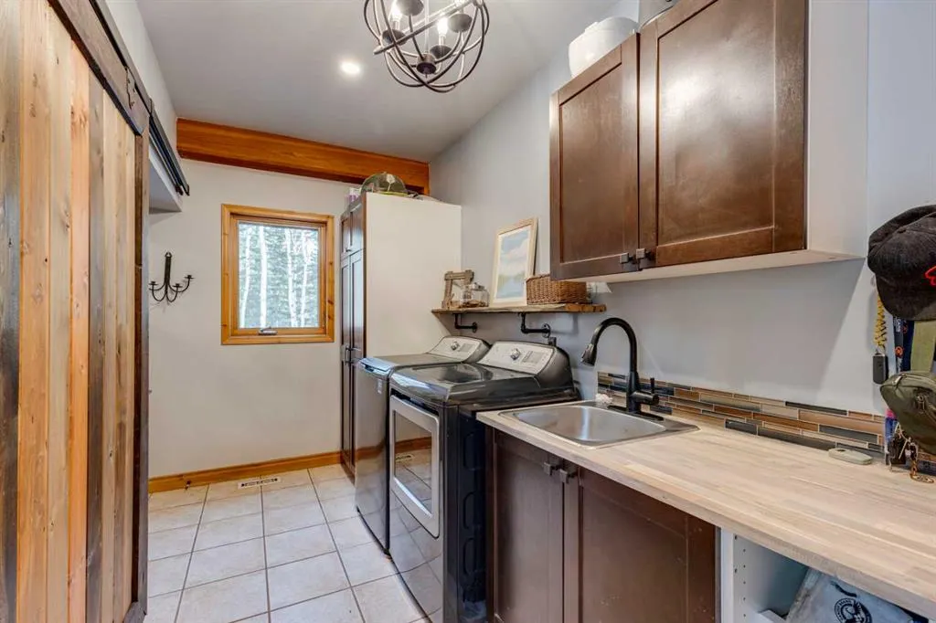 352246 242 Avenue W, #100