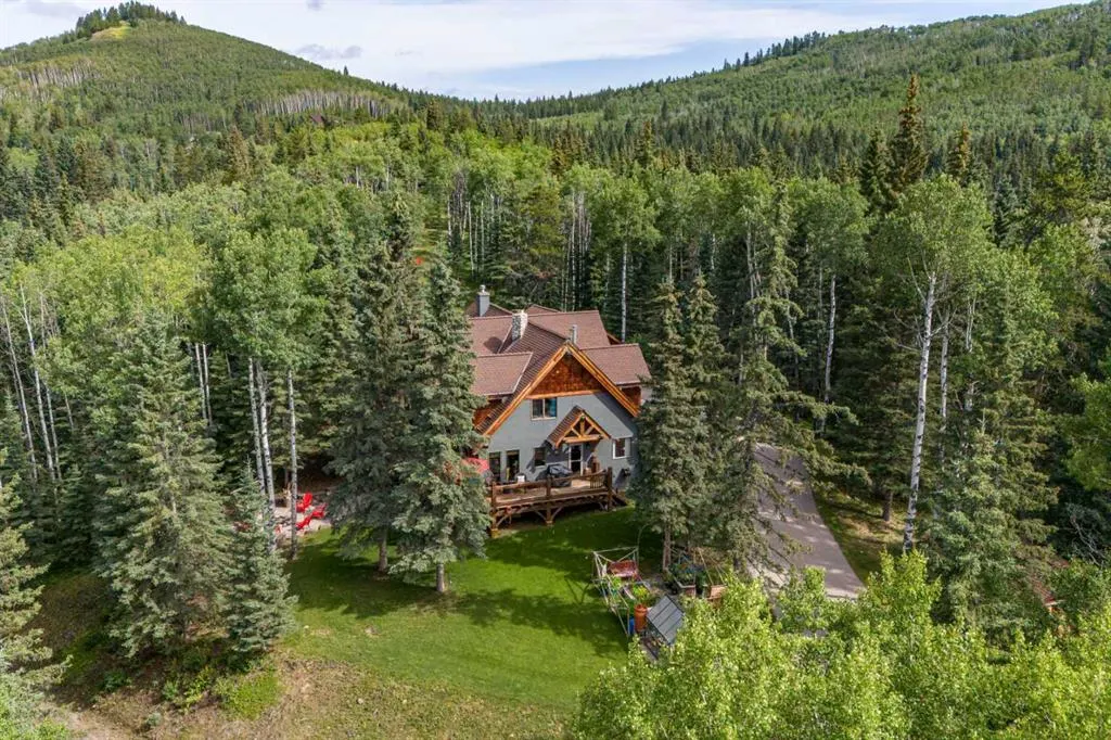 352246 242 Avenue W, #100