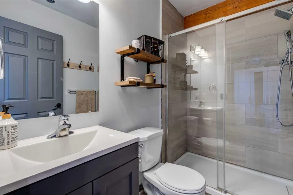 352246 242 Avenue W, #100