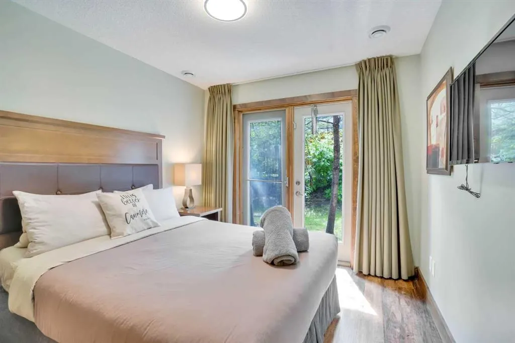 121 Kananaskis Way, #102