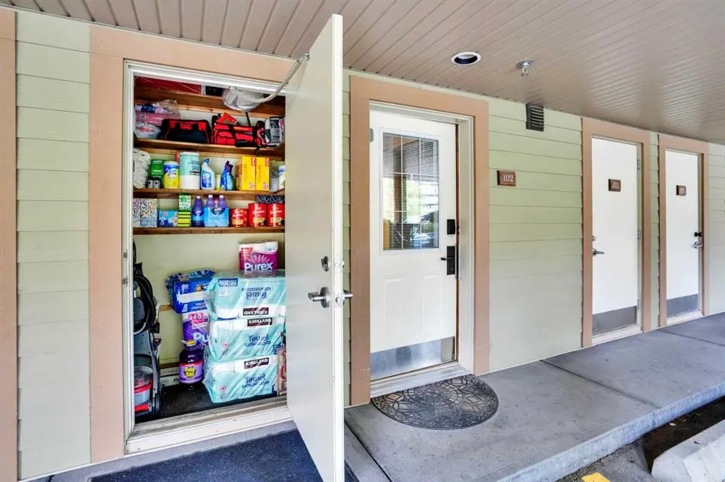 121 Kananaskis Way, #102