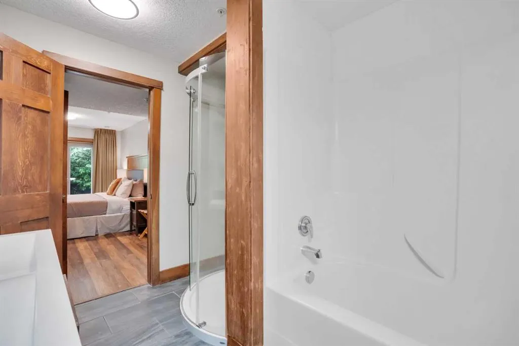 121 Kananaskis Way, #102