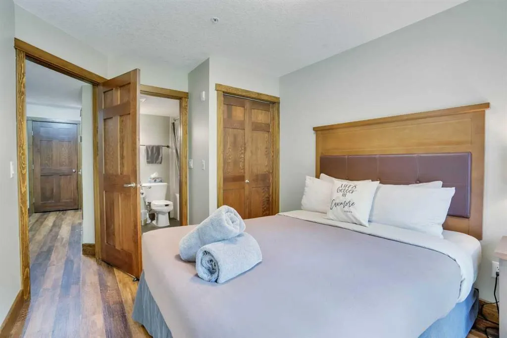 121 Kananaskis Way, #102
