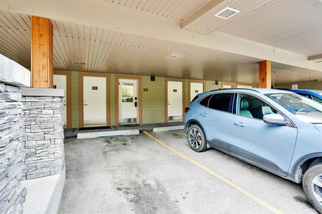 121 Kananaskis Way, #102