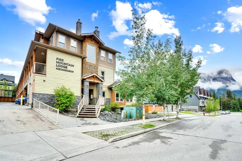 121 Kananaskis Way, #102