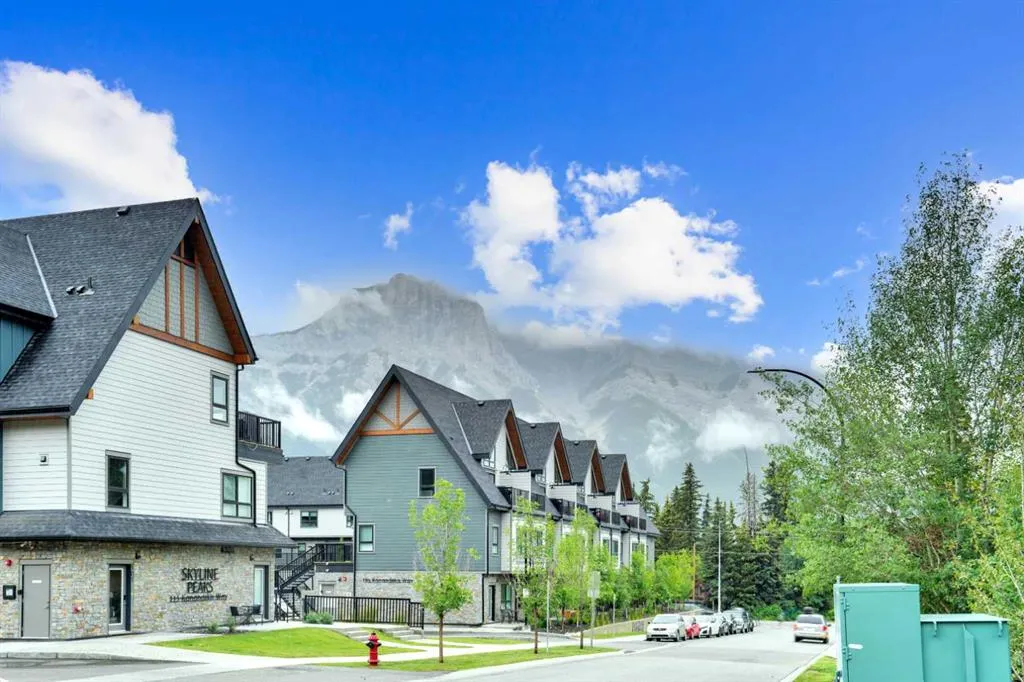 121 Kananaskis Way, #102