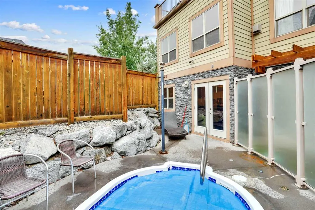 121 Kananaskis Way, #102