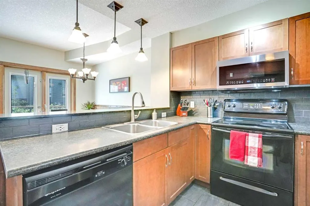 121 Kananaskis Way, #102