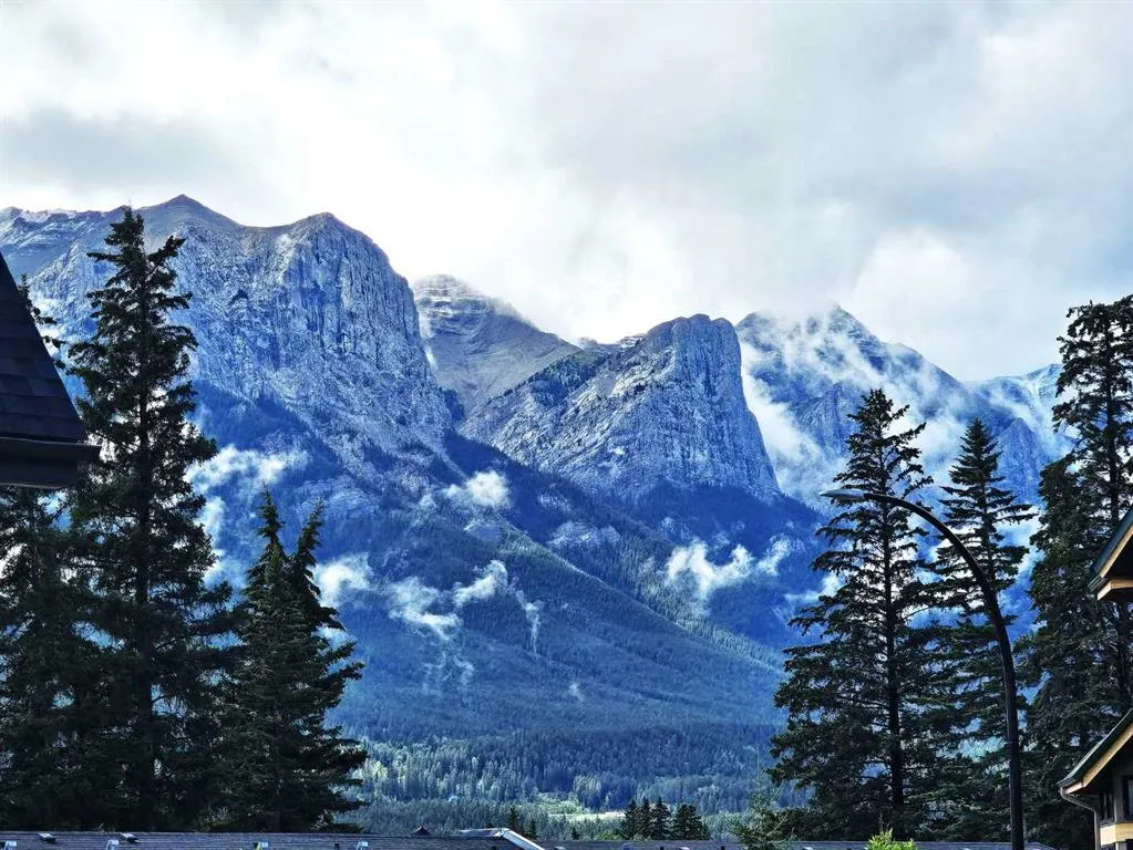 121 Kananaskis Way, #102
