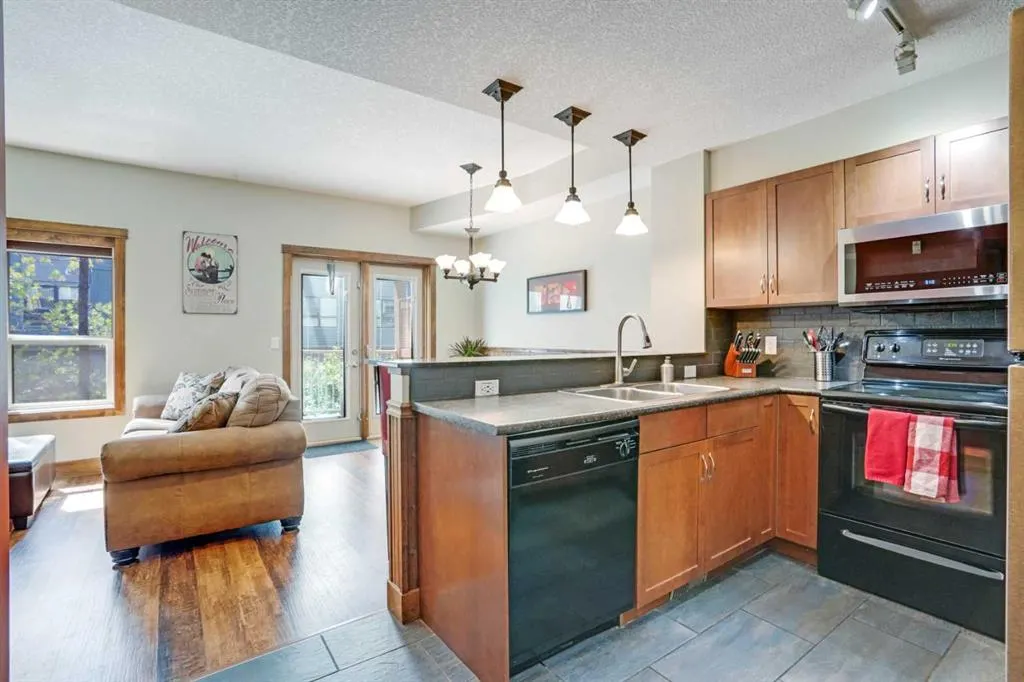 121 Kananaskis Way, #102