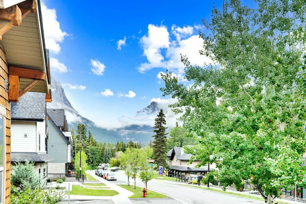 121 Kananaskis Way, #102