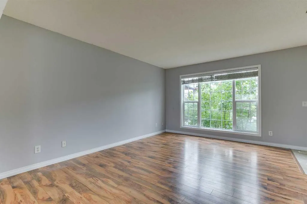 124 Prestwick Villas SE