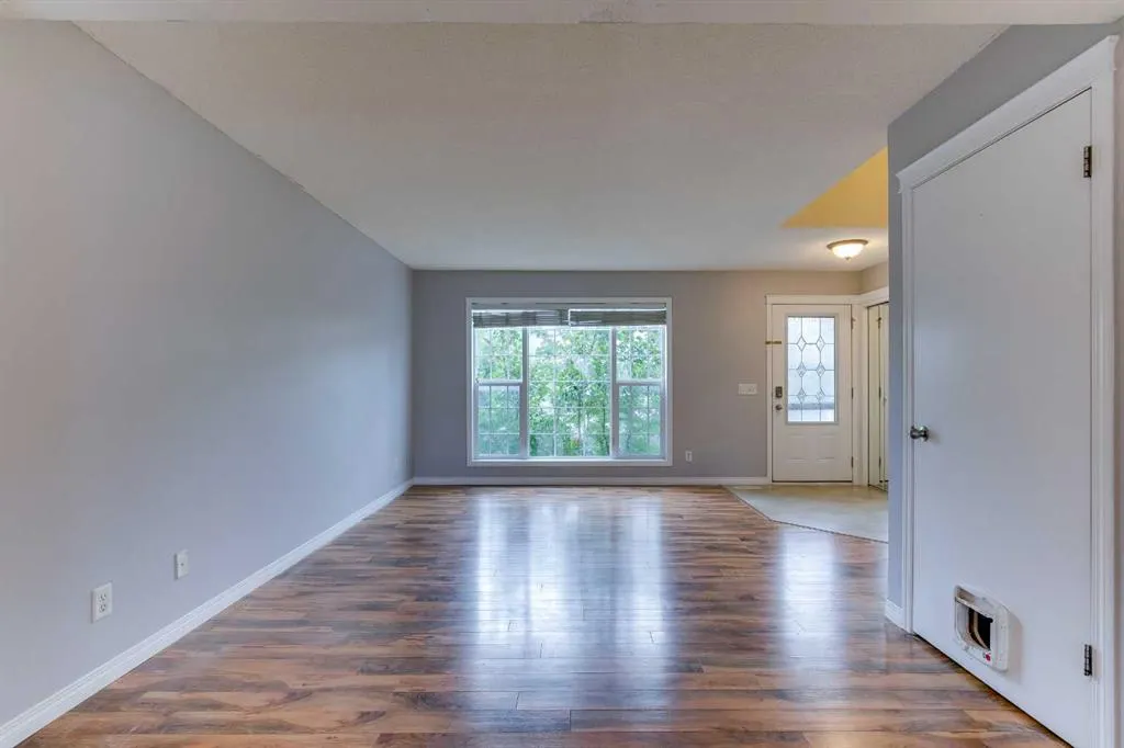 124 Prestwick Villas SE
