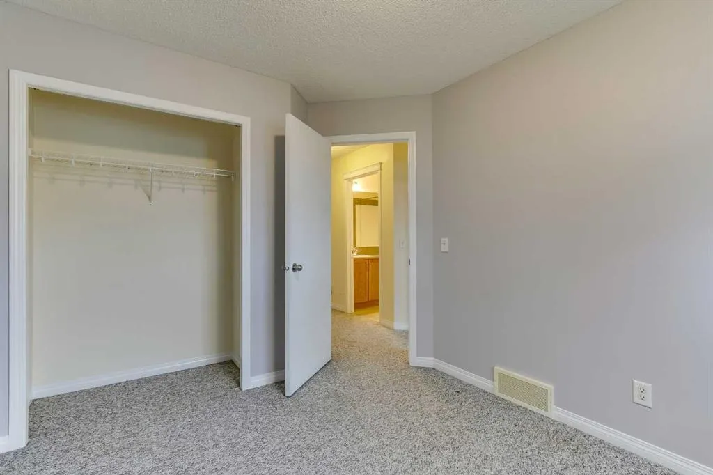 124 Prestwick Villas SE