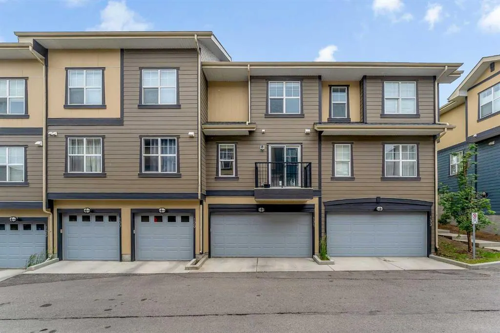 131 Evanscrest Gardens NW
