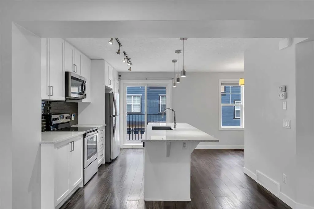 131 Evanscrest Gardens NW