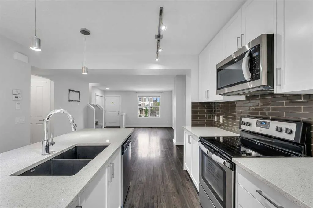 131 Evanscrest Gardens NW