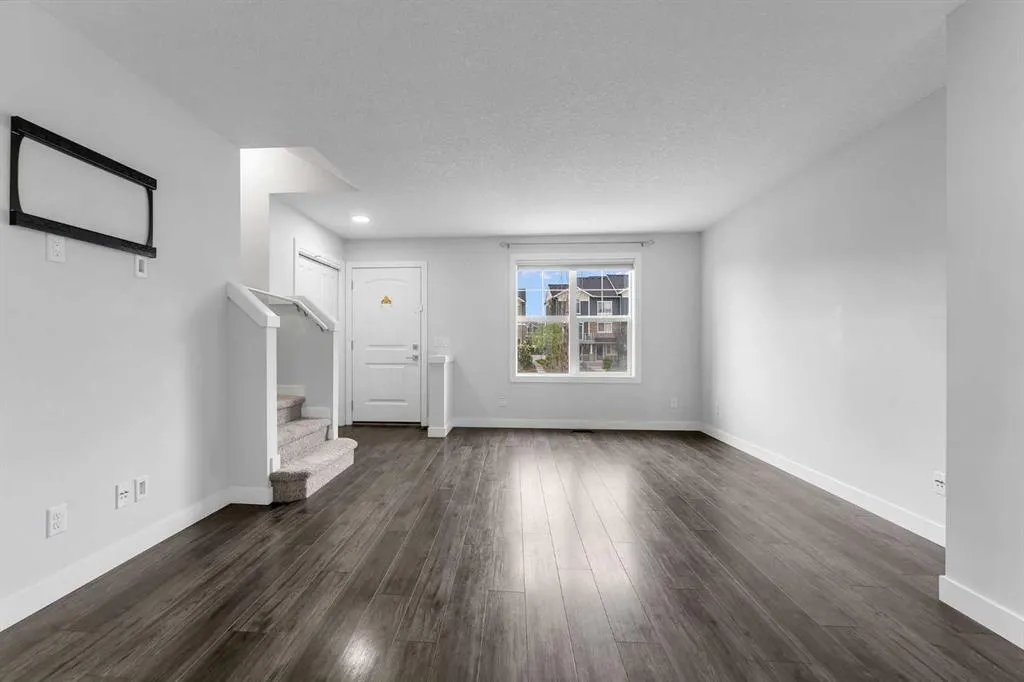 131 Evanscrest Gardens NW