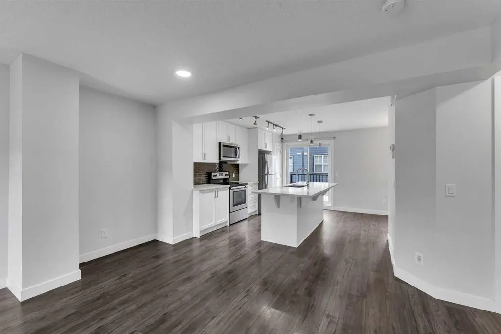 131 Evanscrest Gardens NW