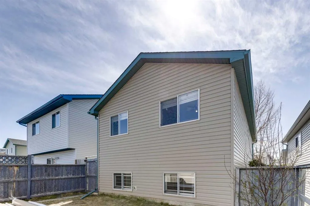 91 Martin Crossing Close NE