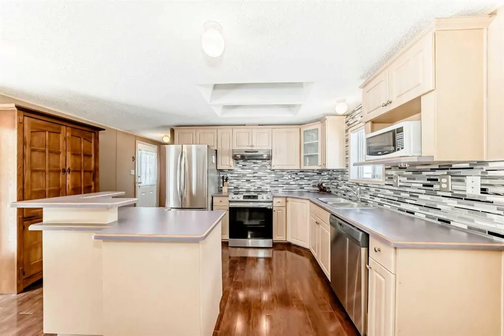 99 arbour lake Road NW, #31