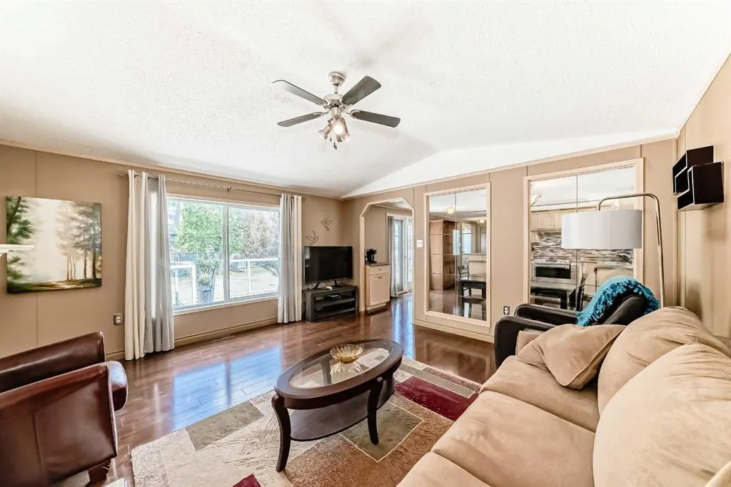 99 arbour lake Road NW, #31