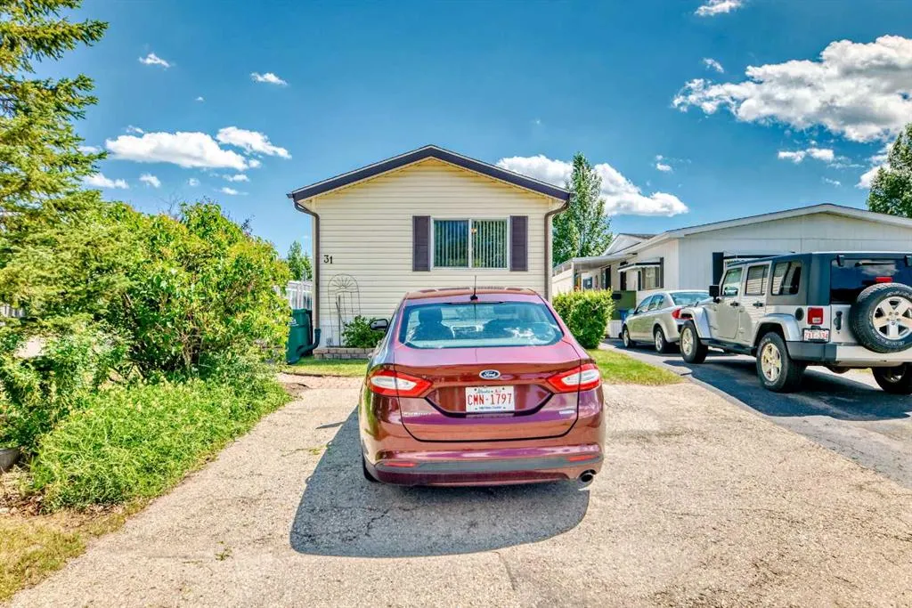 99 arbour lake Road NW, #31