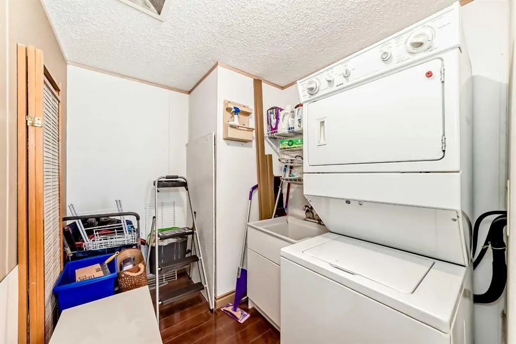 99 arbour lake Road NW, #31