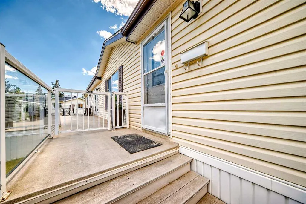 99 arbour lake Road NW, #31