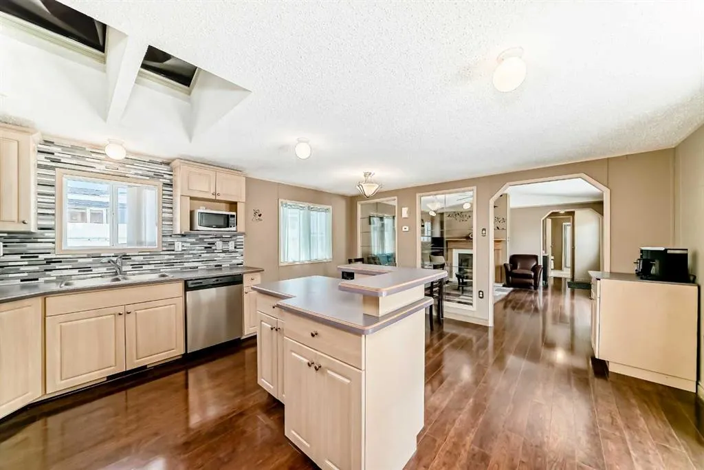 99 arbour lake Road NW, #31