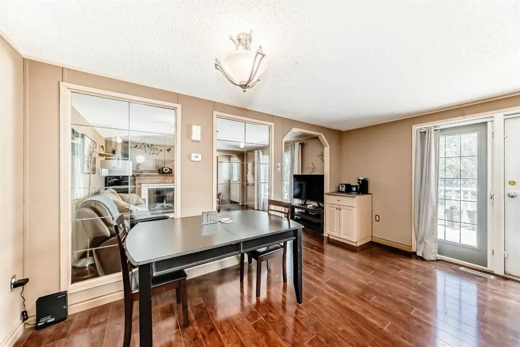 99 arbour lake Road NW, #31