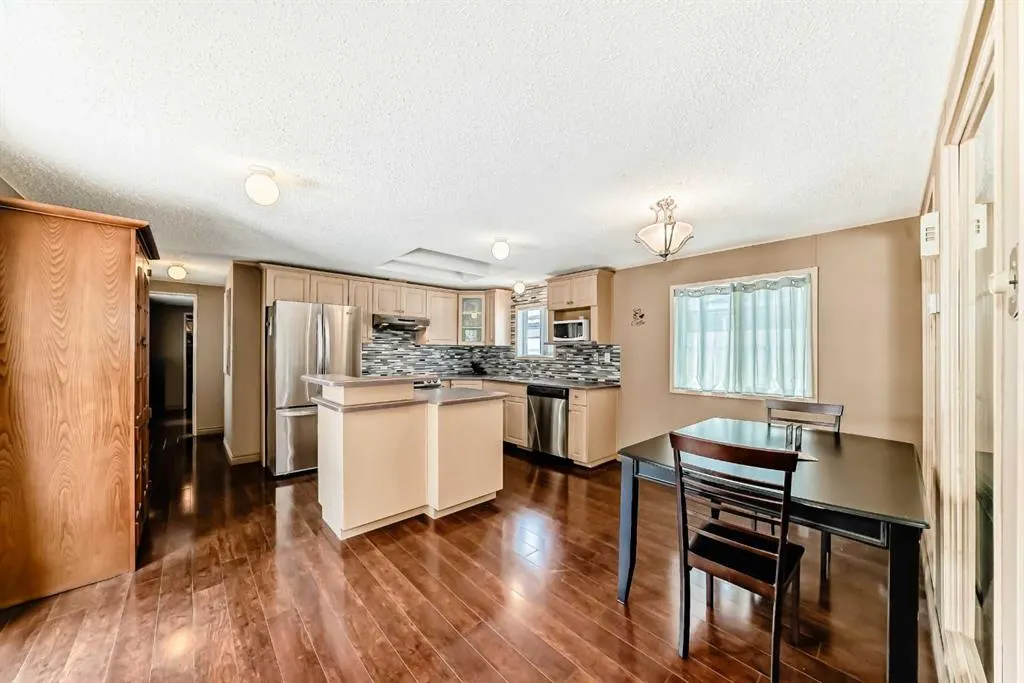 99 arbour lake Road NW, #31