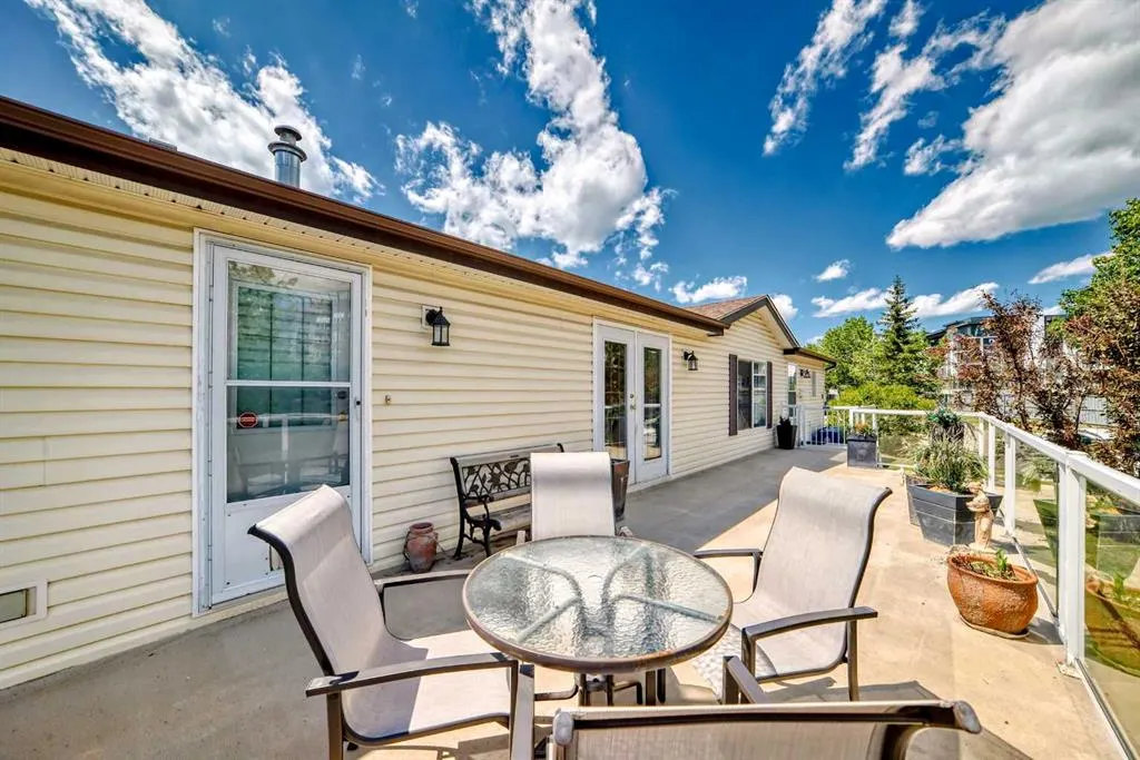 99 arbour lake Road NW, #31
