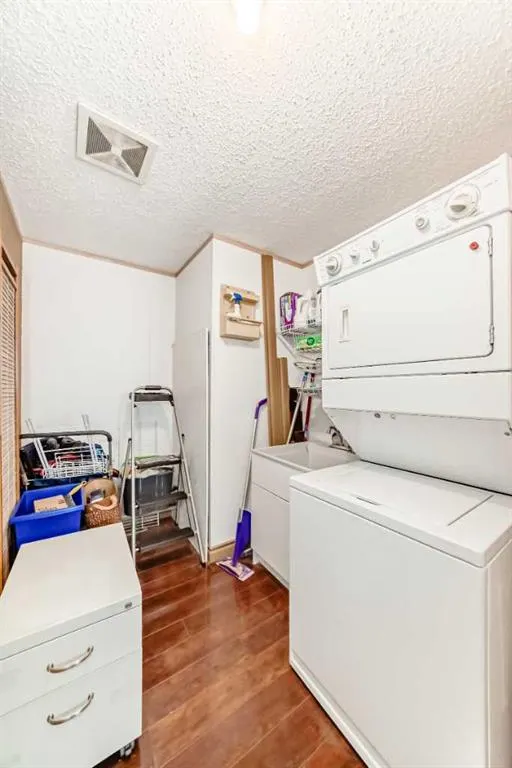 99 arbour lake Road NW, #31