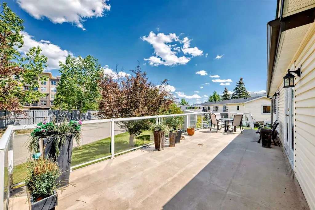 99 arbour lake Road NW, #31