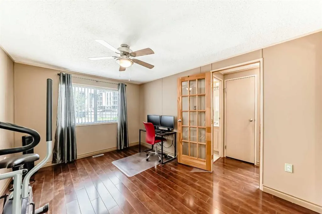 99 arbour lake Road NW, #31
