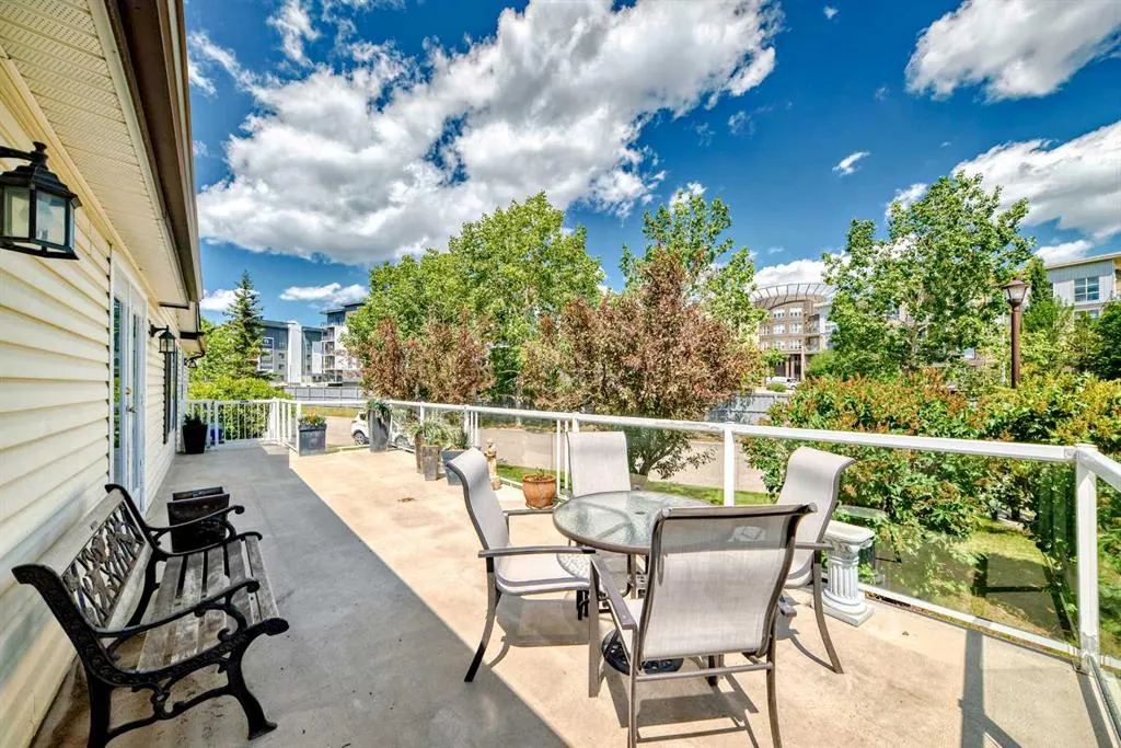 99 arbour lake Road NW, #31