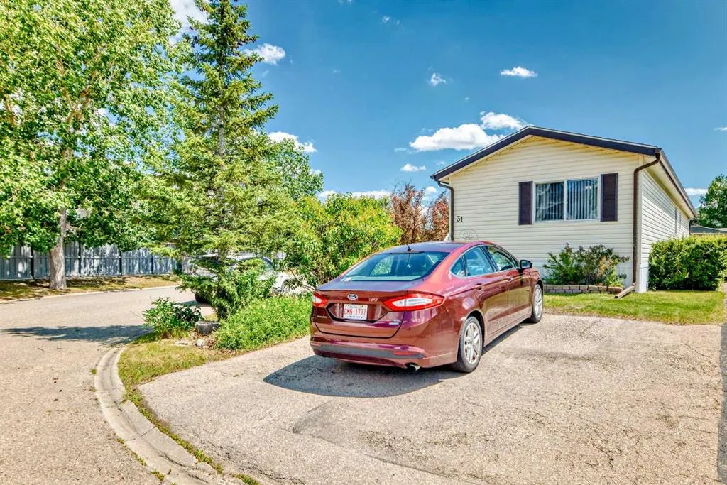 99 arbour lake Road NW, #31