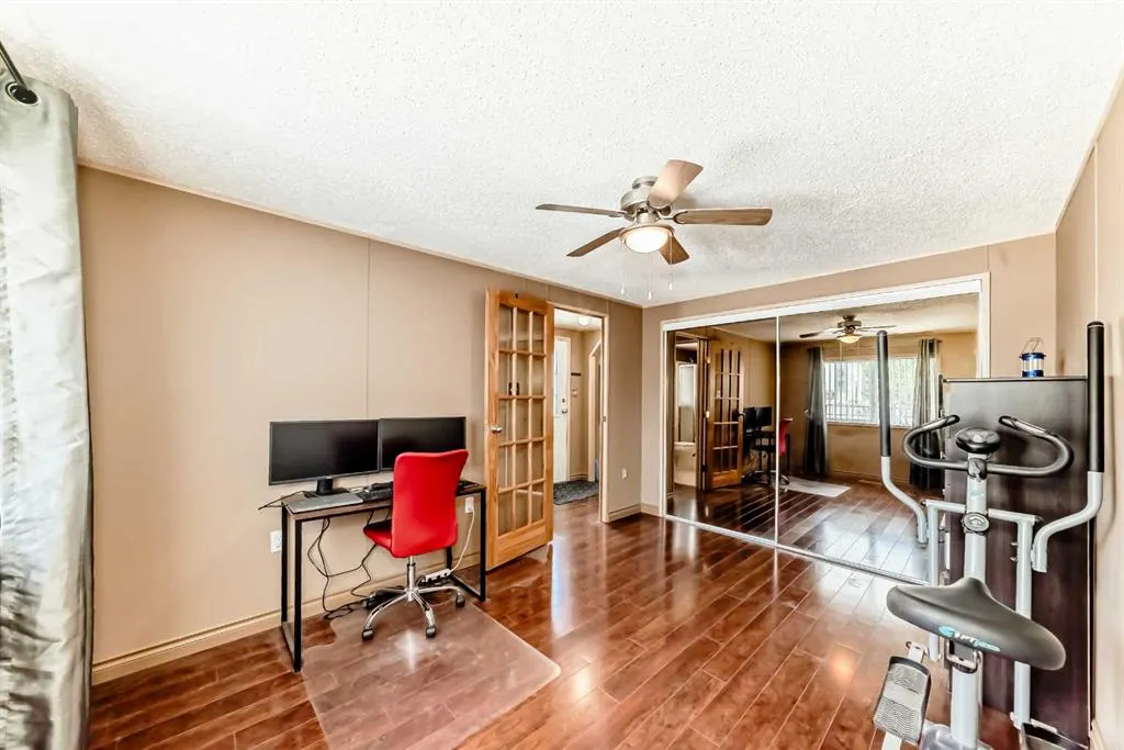 99 arbour lake Road NW, #31