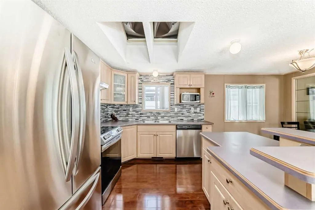 99 arbour lake Road NW, #31