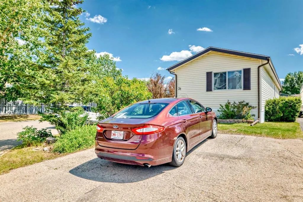 99 arbour lake Road NW, #31