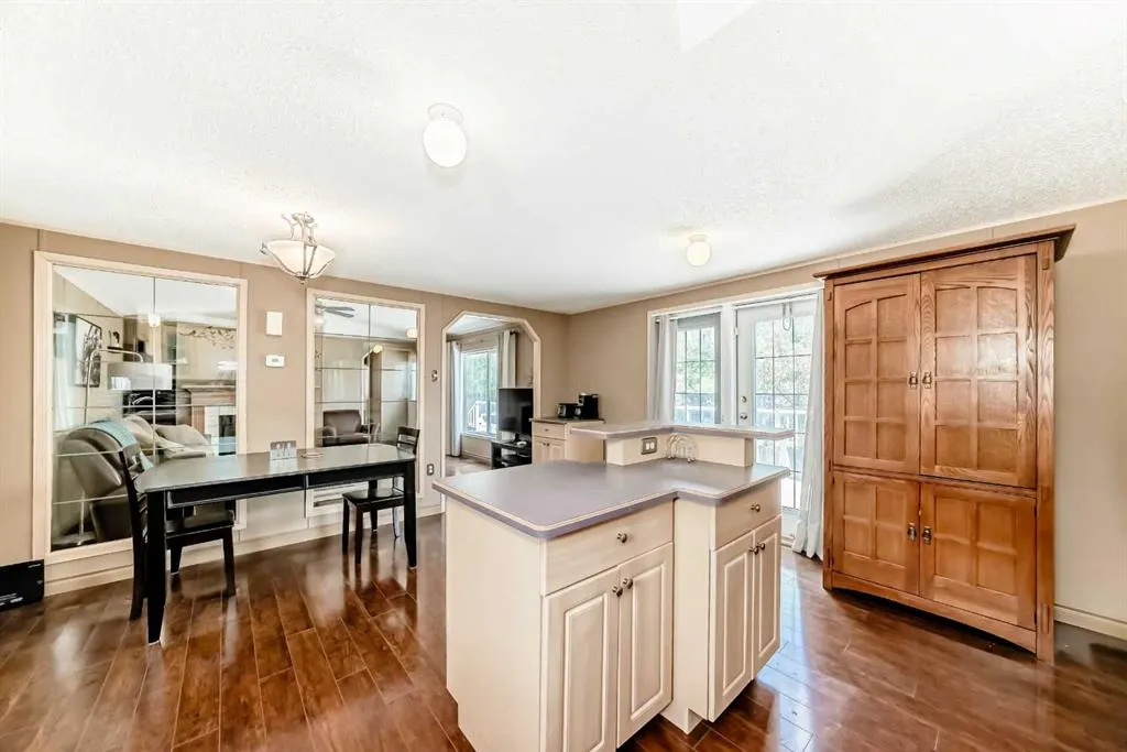 99 arbour lake Road NW, #31