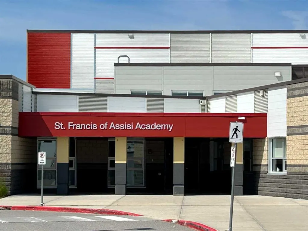 56053 Ridgeview Drive E