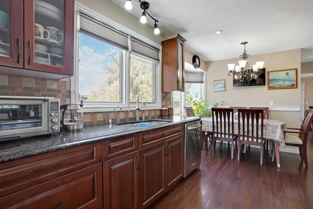 56053 Ridgeview Drive E